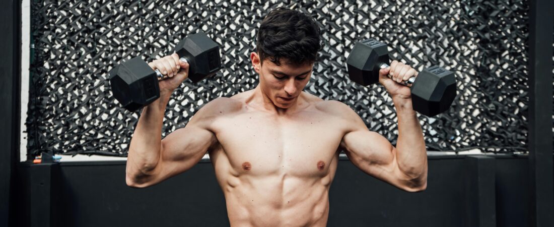 Cómo Hacer Un Poderoso Volumen Muscular Limpio sin Acumular Grasa en 2026